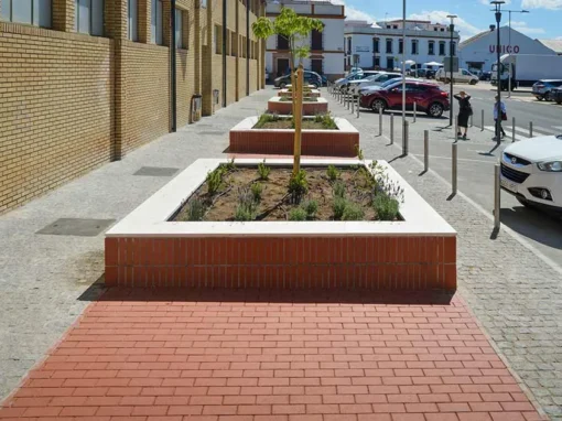 Acceso a pabellón deportivo y aparcamiento